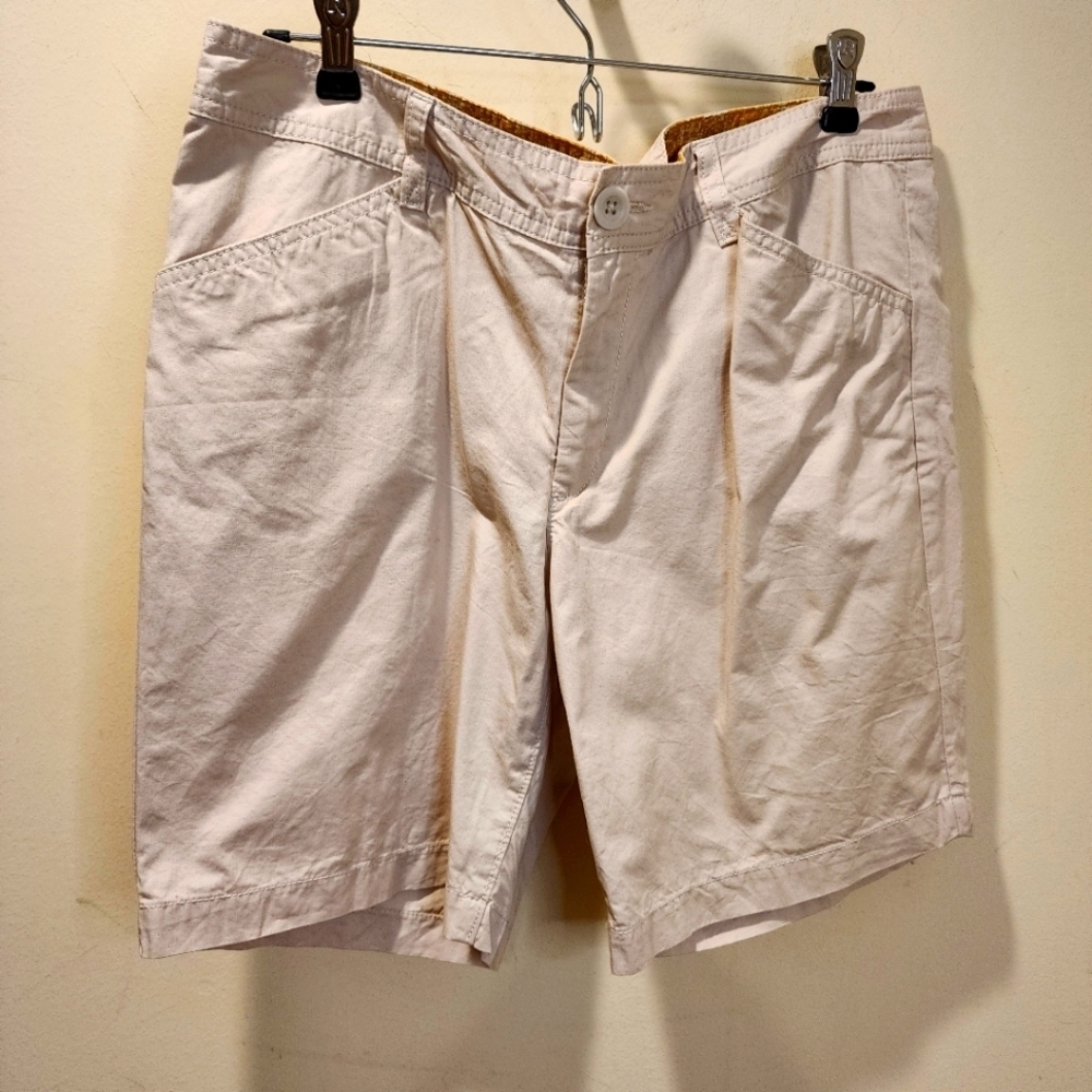 EDDIE BAUER Women's Cream 100% cotton Bermuda short NWT Size 8